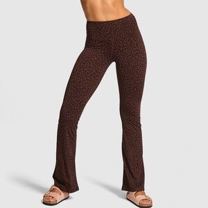 PINK Victoria's Secret Leopard relay flare leggings